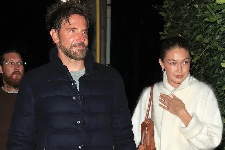 Бие барьсан болзооны хэв маягийг Брэдли Купер, Жижи Хадид нар эвдэж, шинэ моод дэлгэрүүллээ